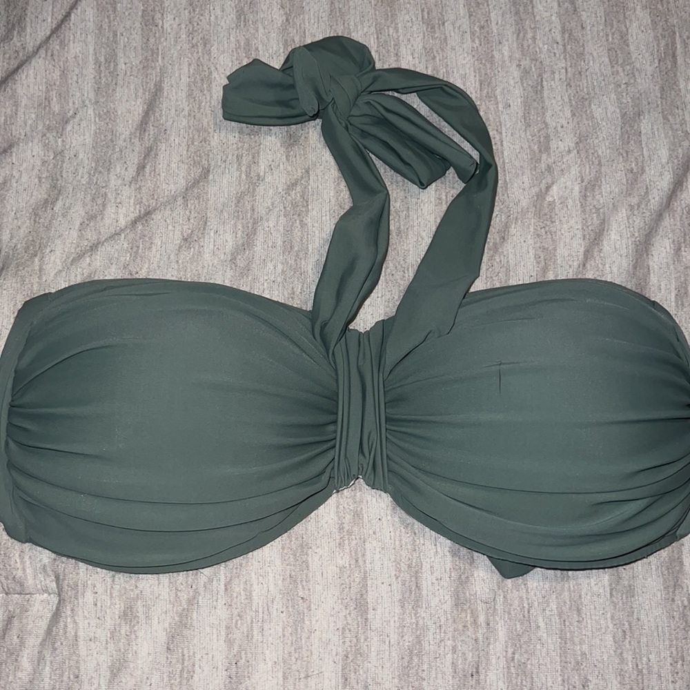 Green bikini 👙 - Picture 2 of 7